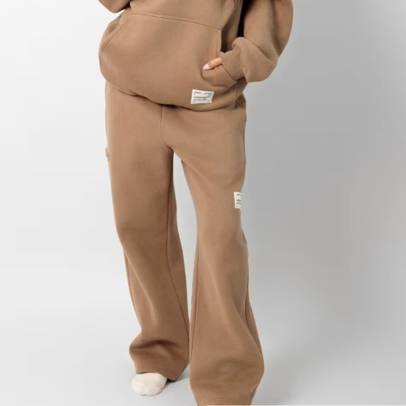 Affirmation Straight Leg
Sweatpants in Teddy - Picture 2 of 8